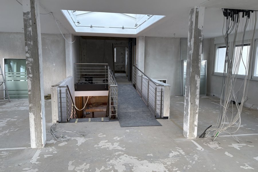 Foto von im Bau befindliche Innenräumen im Home of Homies.